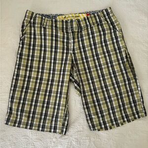 Vintage Y2K Old Navy Bermuda shorts size 8 in gorgeous blue and green plaid